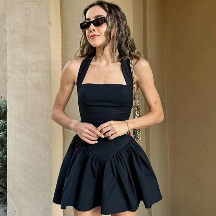 Vestido Curto Com Babado e Decote