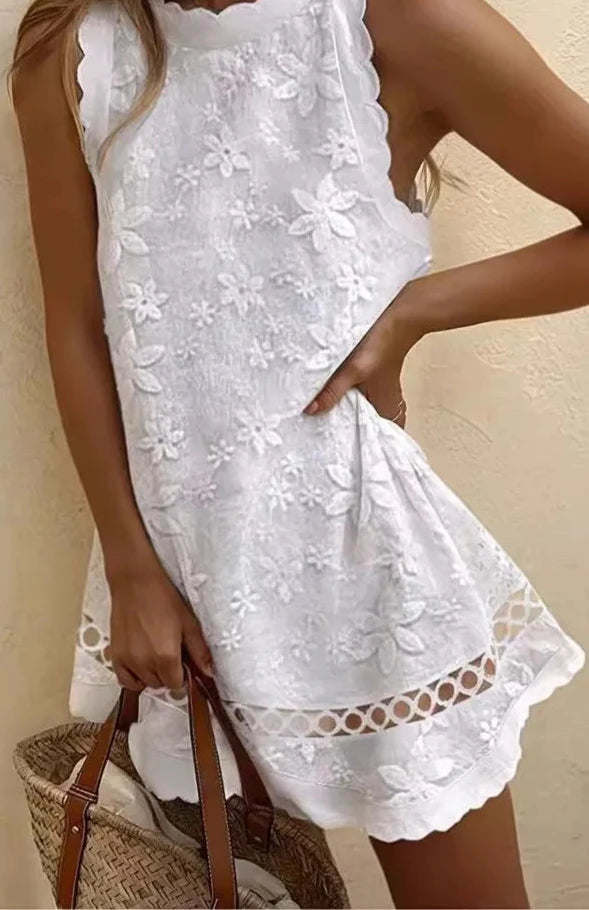 Vestido Curto Branco Casual com Decote Redondo