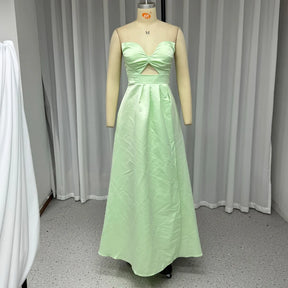 Vestido Longo com Design Slim e Fenda Frontal
