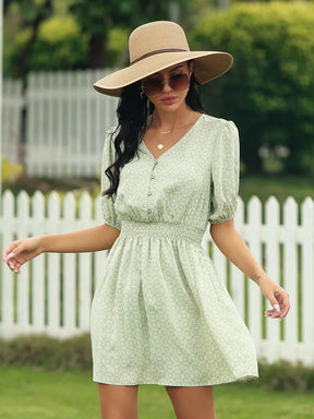 Vestido Curto com Estampa Floral e Botões