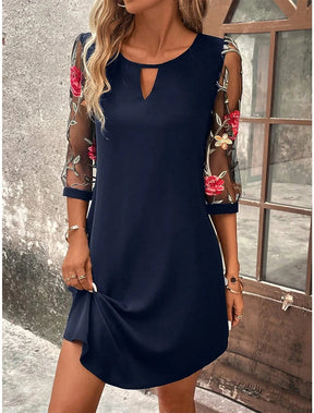 Vestido Curto Feminino de Manga Curta e Estampa